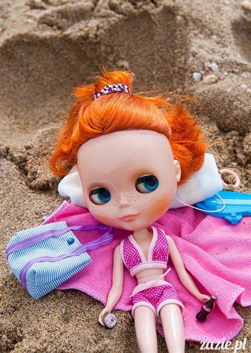 Blythe dolls on the beach, lalki Blythe na plaży, Blythe Custom OOAK by Zazie