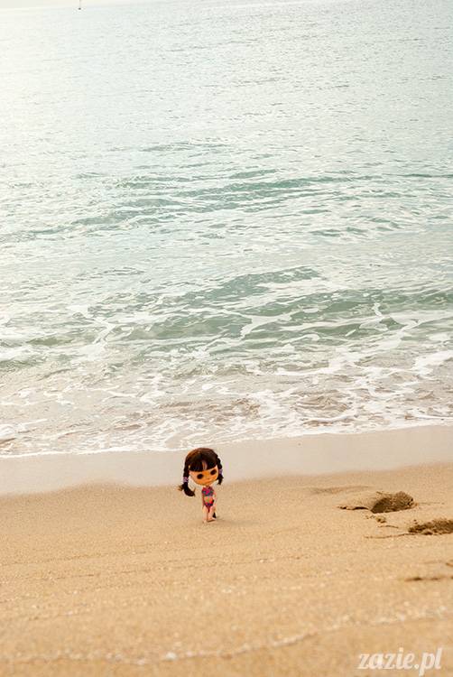 Blythe dolls on the beach, lalki Blythe na plaży, Blythe Custom OOAK by Zazie
