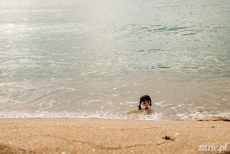 Blythe dolls on the beach, lalki Blythe na plaży, Blythe Custom OOAK by Zazie