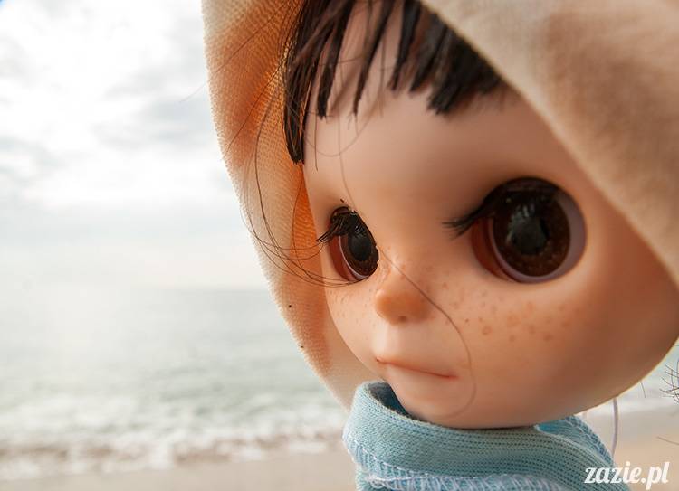Blythe dolls on the beach, lalki Blythe na plaży, Blythe Custom OOAK by Zazie