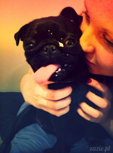 Zazie parzy kawę w Posłańcu Uczuć