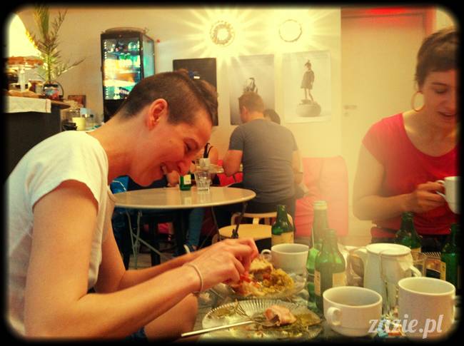 niedzielne śniadanie w Posłańcu Uczuć na Ochocie