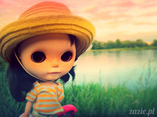 Orka Blythe Doll Simply Chocolate on the river bank of Vistula