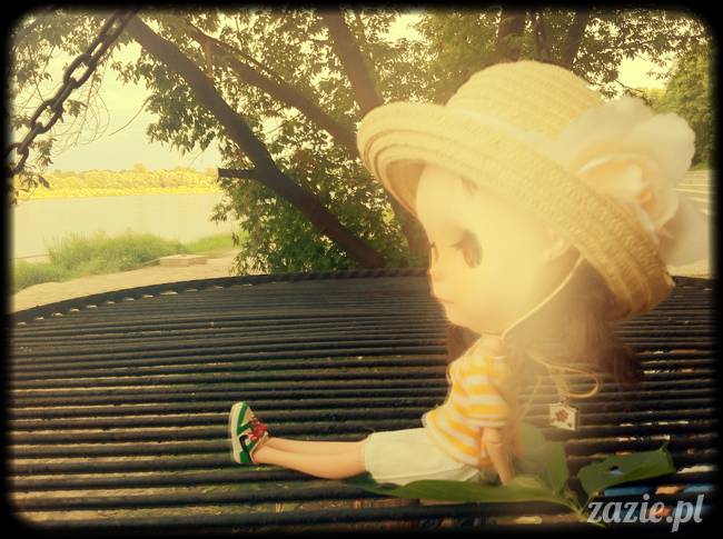 Orka Blythe Doll Simply Chocolate on the river bank of Vistula