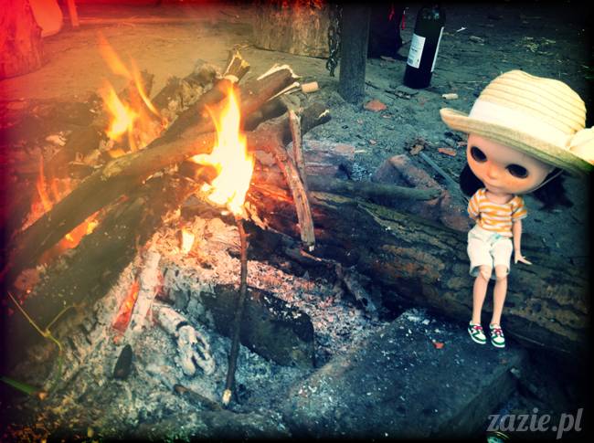 Orka Blythe Doll Simply Chocolate on the river bank of Vistula