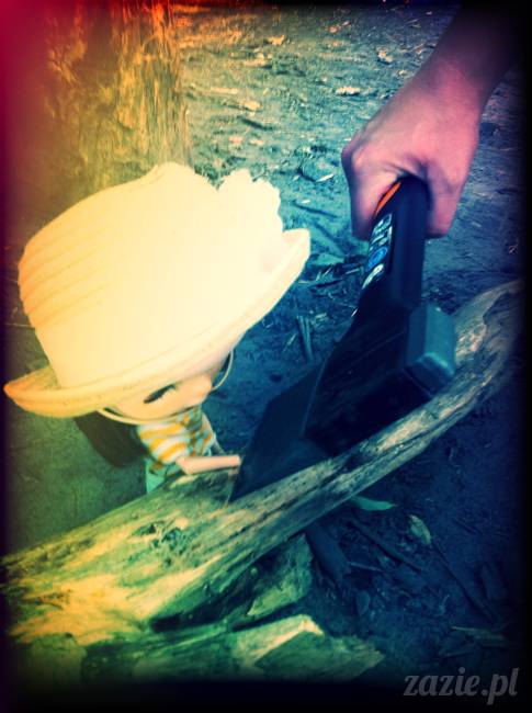 Orka Blythe Doll Simply Chocolate on the river bank of Vistula