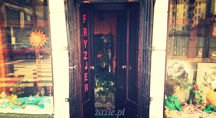 stara wystawa sklepowa fryzjer retro PRL Warszawa