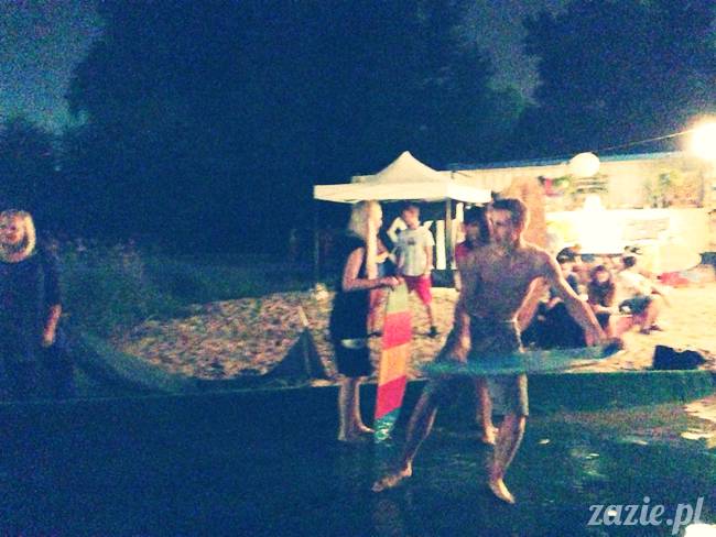 Temat Rzeka Warszawa plaza nad Wisłą skimboard tor skimboardowy