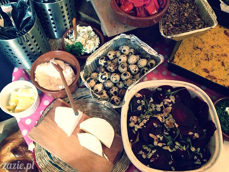 niedzielne śniadanie w Posłańcu Uczuć Warszawa Stara Ochota ul. Glogera 6