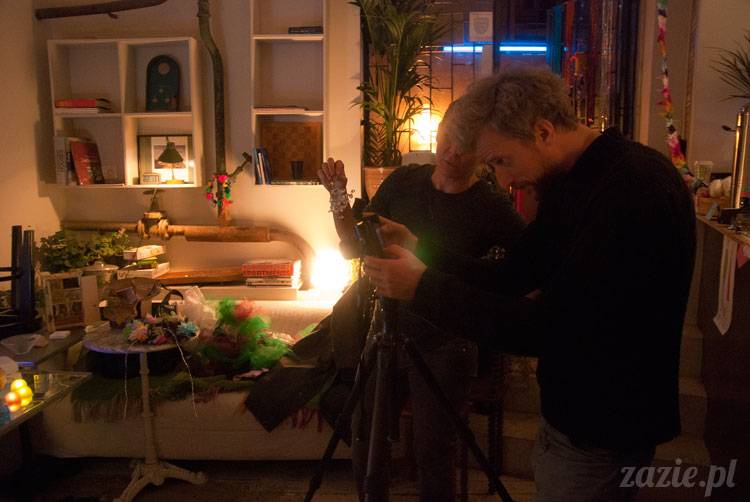 świąteczna sesja zdjęciowa Posłańca Uczuć, scenografia: Monika Sudół i Elwira Pluta, foto: Szymon Szcześniak, lalki: Zazie