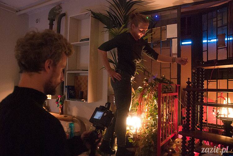 świąteczna sesja zdjęciowa Posłańca Uczuć, scenografia: Monika Sudół i Elwira Pluta, foto: Szymon Szcześniak, lalki: Zazie