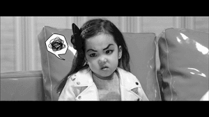 chleb. ser. makaron. czekolada. dużo czekolady.