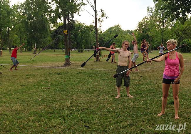 pole mokotowskie slacklining slack slackline, chodzenie po linie, akrojoga i akrojogini