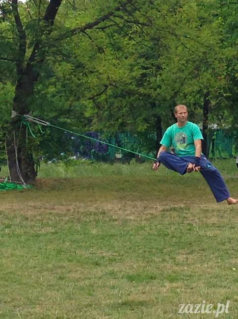 pole mokotowskie slacklining slack slackline, chodzenie po linie, akrojoga i akrojogini