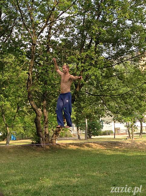 pole mokotowskie slacklining slack slackline, chodzenie po linie, akrojoga i akrojogini