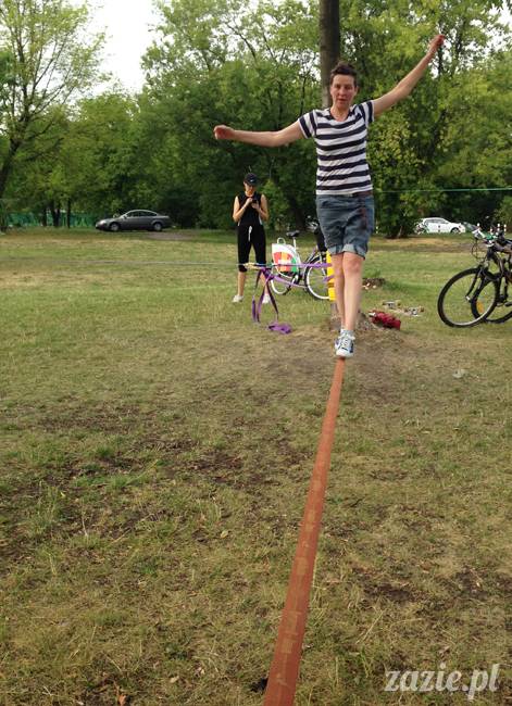 pole mokotowskie slacklining slack slackline, chodzenie po linie, akrojoga i akrojogini