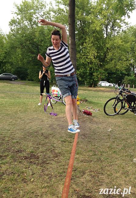 pole mokotowskie slacklining slack slackline, chodzenie po linie, akrojoga i akrojogini
