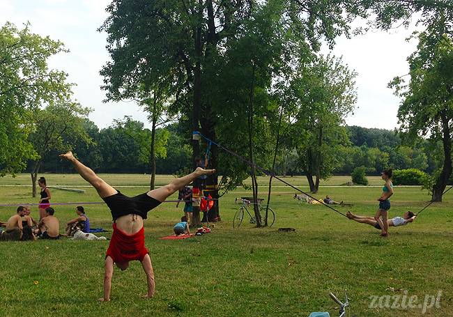 pole mokotowskie slacklining slack slackline, chodzenie po linie, akrojoga i akrojogini
