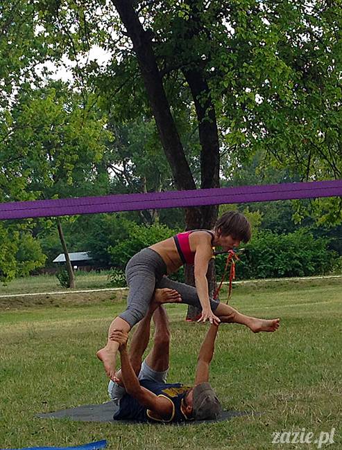 pole mokotowskie slacklining slack slackline, chodzenie po linie, akrojoga i akrojogini