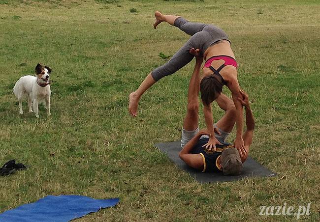 pole mokotowskie slacklining slack slackline, chodzenie po linie, akrojoga i akrojogini
