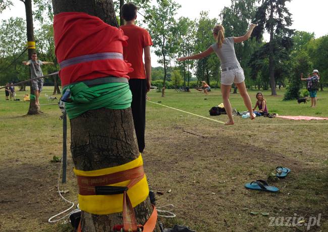 pole mokotowskie slacklining slack slackline, chodzenie po linie, akrojoga i akrojogini
