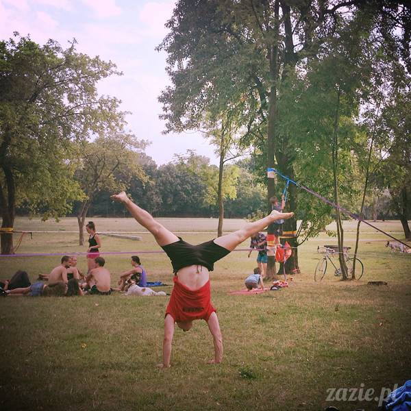 pole mokotowskie slacklining slack slackline, chodzenie po linie, akrojoga i akrojogini