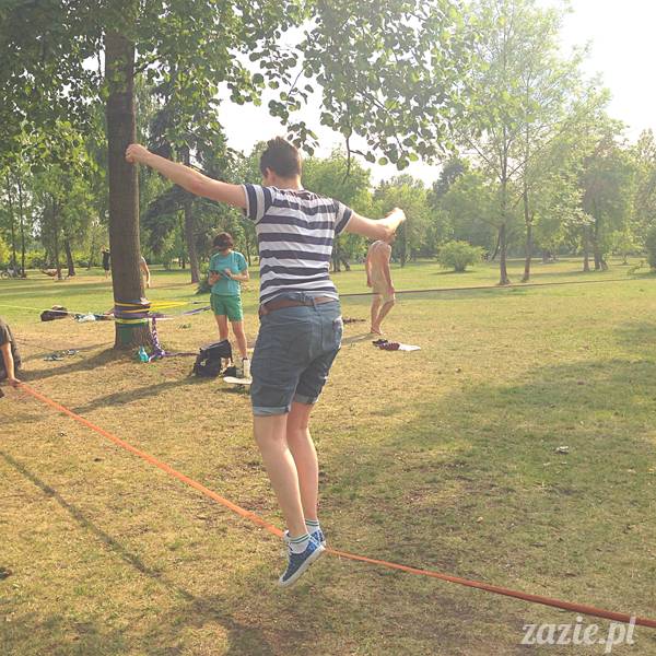 pole mokotowskie slacklining slack slackline, chodzenie po linie, akrojoga i akrojogini