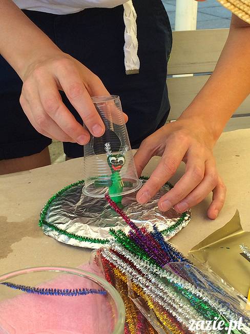 zajęcia dla dzieci, recyklingowe warsztaty plastyczne dla dzieci i rodziców, prowadzenie Olga Zazie i Syd Breslauer, organizator Cafe Kulturalna