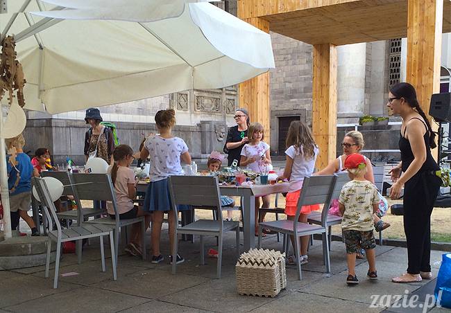 zajęcia dla dzieci, recyklingowe warsztaty plastyczne dla dzieci i rodziców, prowadzenie Olga Zazie i Syd Breslauer, organizator Cafe Kulturalna