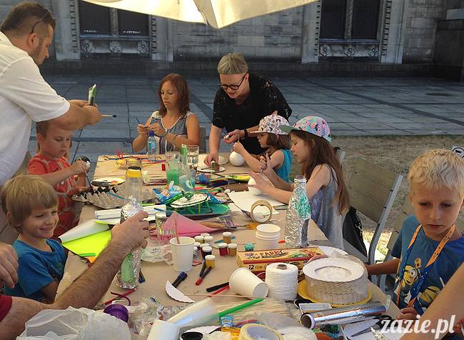 zajęcia dla dzieci, recyklingowe warsztaty plastyczne dla dzieci i rodziców, prowadzenie Olga Zazie i Syd Breslauer, organizator Cafe Kulturalna