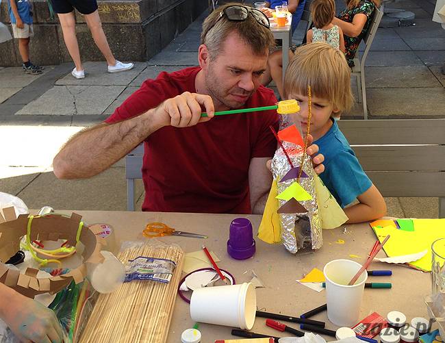 zajęcia dla dzieci, recyklingowe warsztaty plastyczne dla dzieci i rodziców, prowadzenie Olga Zazie i Syd Breslauer, organizator Cafe Kulturalna