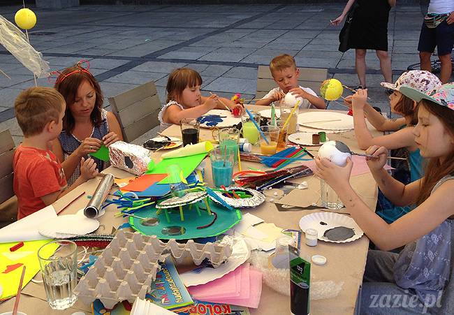 zajęcia dla dzieci, recyklingowe warsztaty plastyczne dla dzieci i rodziców, prowadzenie Olga Zazie i Syd Breslauer, organizator Cafe Kulturalna