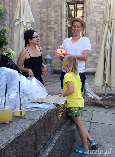 zajęcia dla dzieci, recyklingowe warsztaty plastyczne dla dzieci i rodziców, prowadzenie Olga Zazie i Syd Breslauer, organizator Cafe Kulturalna