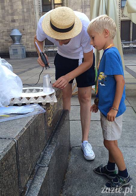 zajęcia dla dzieci, recyklingowe warsztaty plastyczne dla dzieci i rodziców, prowadzenie Olga Zazie i Syd Breslauer, organizator Cafe Kulturalna