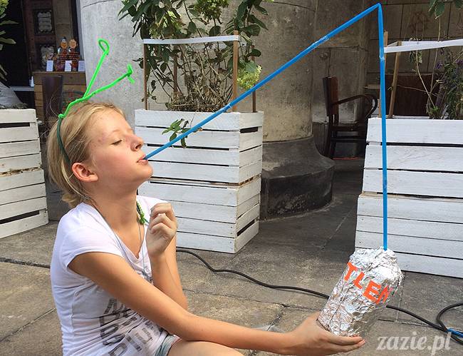 zajęcia dla dzieci, recyklingowe warsztaty plastyczne dla dzieci i rodziców, prowadzenie Olga Zazie i Syd Breslauer, organizator Cafe Kulturalna