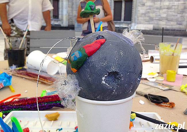 zajęcia dla dzieci, recyklingowe warsztaty plastyczne dla dzieci i rodziców, prowadzenie Olga Zazie i Syd Breslauer, organizator Cafe Kulturalna