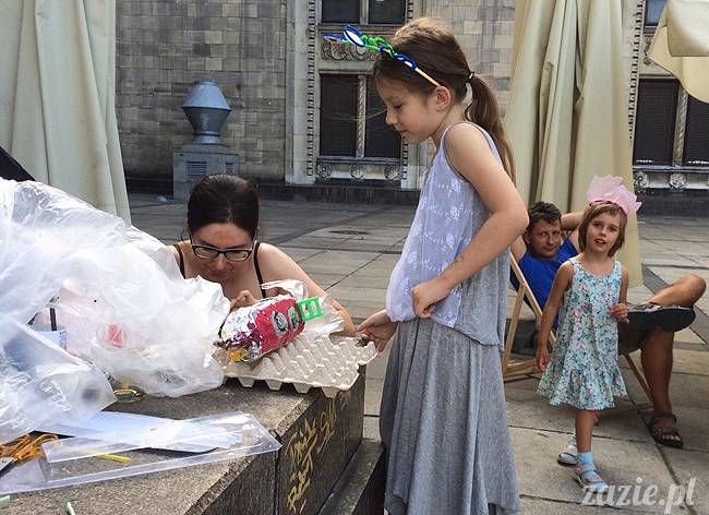 zajęcia dla dzieci, recyklingowe warsztaty plastyczne dla dzieci i rodziców, prowadzenie Olga Zazie i Syd Breslauer, organizator Cafe Kulturalna