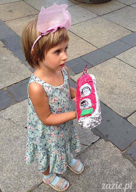 zajęcia dla dzieci, recyklingowe warsztaty plastyczne dla dzieci i rodziców, prowadzenie Olga Zazie i Syd Breslauer, organizator Cafe Kulturalna