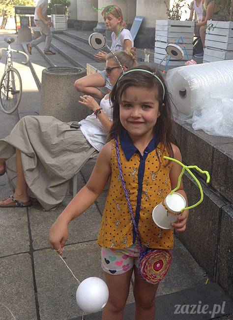 zajęcia dla dzieci, recyklingowe warsztaty plastyczne dla dzieci i rodziców, prowadzenie Olga Zazie i Syd Breslauer, organizator Cafe Kulturalna