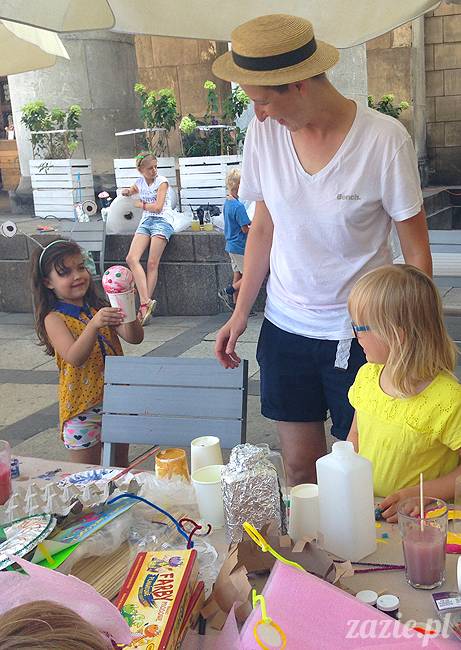 zajęcia dla dzieci, recyklingowe warsztaty plastyczne dla dzieci i rodziców, prowadzenie Olga Zazie i Syd Breslauer, organizator Cafe Kulturalna