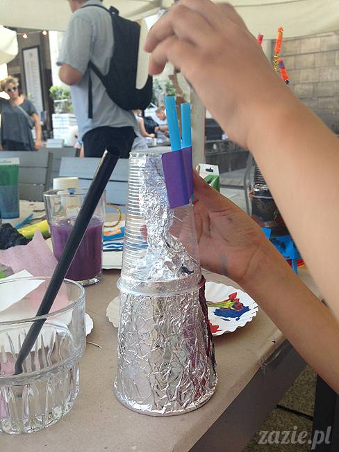 zajęcia dla dzieci, recyklingowe warsztaty plastyczne dla dzieci i rodziców, prowadzenie Olga Zazie i Syd Breslauer, organizator Cafe Kulturalna