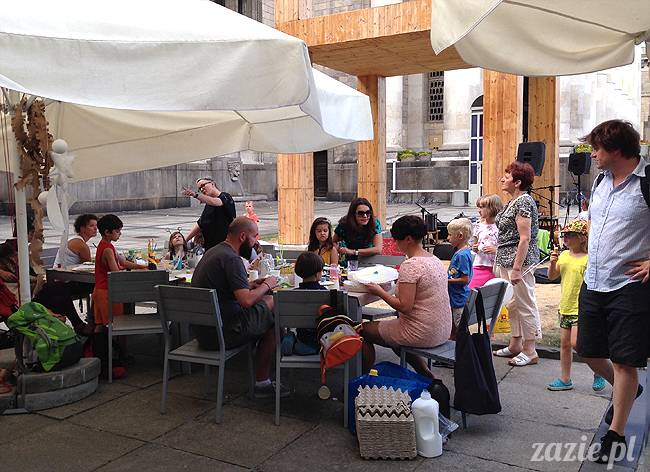 zajęcia dla dzieci, recyklingowe warsztaty plastyczne dla dzieci i rodziców, prowadzenie Olga Zazie i Syd Breslauer, organizator Cafe Kulturalna