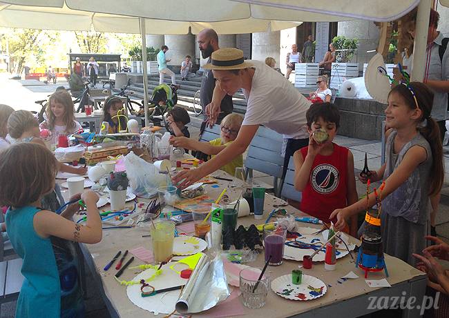 zajęcia dla dzieci, recyklingowe warsztaty plastyczne dla dzieci i rodziców, prowadzenie Olga Zazie i Syd Breslauer, organizator Cafe Kulturalna