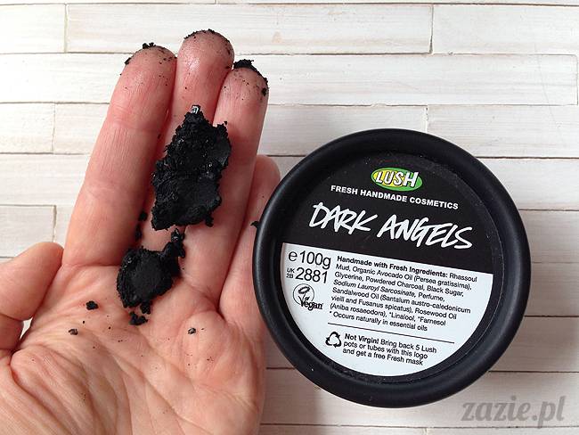 blog kosmetyczny, recenzje i testy kosmetyków, opinie o kosmetykach, lush dark angels, czarna pasta peelingujaca, węgiel drzewny, błoto marokańskie Rhasshoul, do cery tłustej trądzikowej