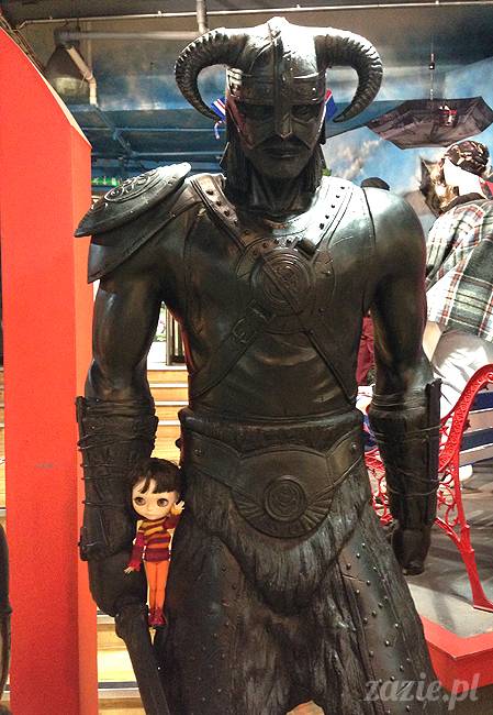 Orka aka Mały Kasztan w Londynie, herbatka u królowej Elżbiety i przejęcie korony Imperium Brytyjskiego, Zazie Custom Dolls