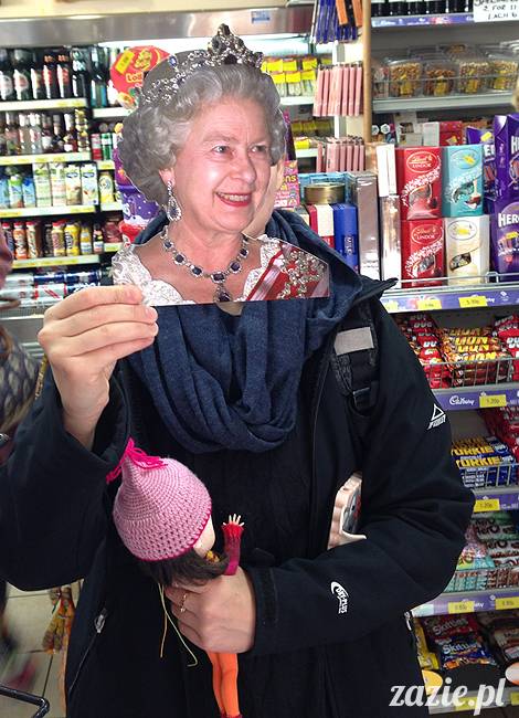 Orka aka Mały Kasztan w Londynie, herbatka u królowej Elżbiety i przejęcie korony Imperium Brytyjskiego, Zazie Custom Dolls