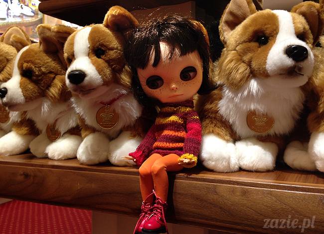 Orka aka Mały Kasztan w Londynie, herbatka u królowej Elżbiety i przejęcie korony Imperium Brytyjskiego, Zazie Custom Dolls