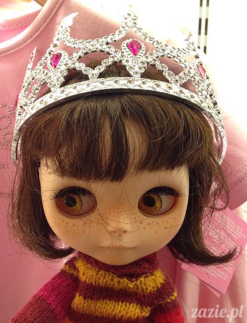 Orka aka Mały Kasztan w Londynie, herbatka u królowej Elżbiety i przejęcie korony Imperium Brytyjskiego, Zazie Custom Dolls