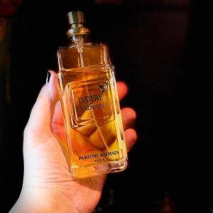 Flakony moich perfum powinny nosić imiona smutków…