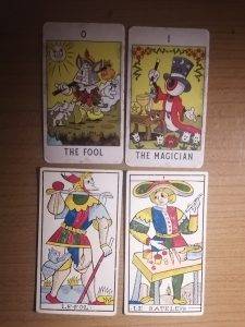 [Droga Głupca] Cóż to za postać zmierza wesoło ku przepaści?